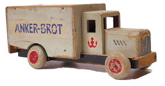 Historische Spielzeugautos aus Österreich / Toy Cars Made in Austria